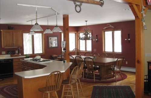 Londonderry House | Luxurious Rustic Chalet in Solitude
