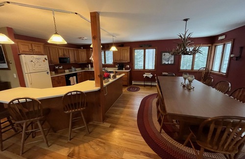Londonderry House | Luxurious Rustic Chalet in Solitude