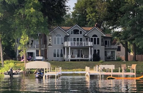 Crosby Cabin | Luxurious Serpent Lake House in Crosby