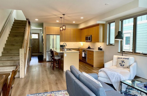 Carbondale House | Luxurious Shadowrock Townhouse: Breathtaking Views & Premier Mountain Living
