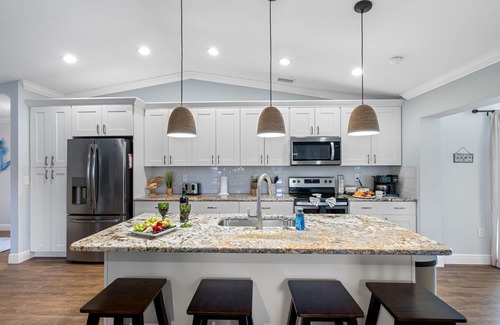 Palm Harbor House | Luxurious Spa Retreat with Stunning Pool in Palm Harbor