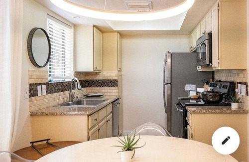 Oak Creek Condo | Luxurious space for two, can walk toTesla chargers, restaurants, shops, trails.