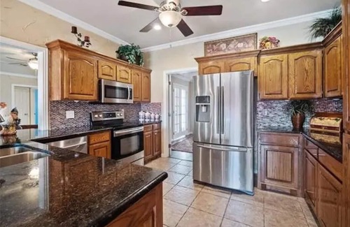 Cleburne House | Luxurious & Spacious 6BR w/Pool/Kayak/Lake/Golf