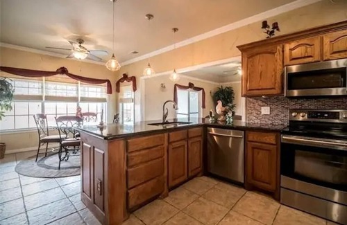 Cleburne House | Luxurious & Spacious 6BR w/Pool/Kayak/Lake/Golf