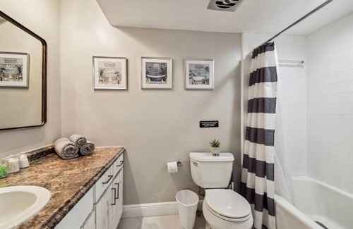 Carrollwood House | Luxurious Spacious Modern House w/AC + Pool