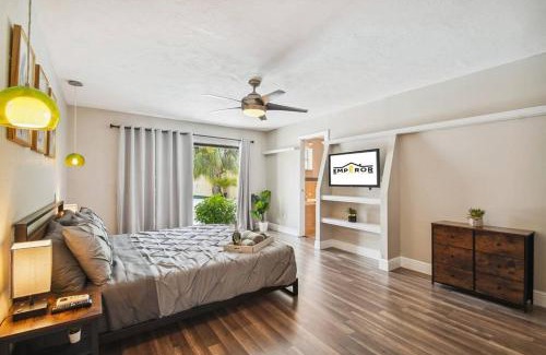 Carrollwood House | Luxurious Spacious Modern House w/AC + Pool