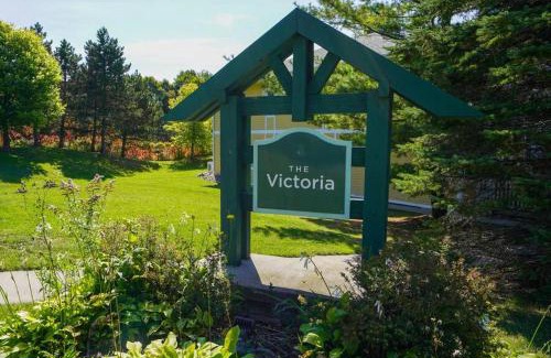 Oro-Medonte Apartment | Luxurious Studio with King Bed with Pullout