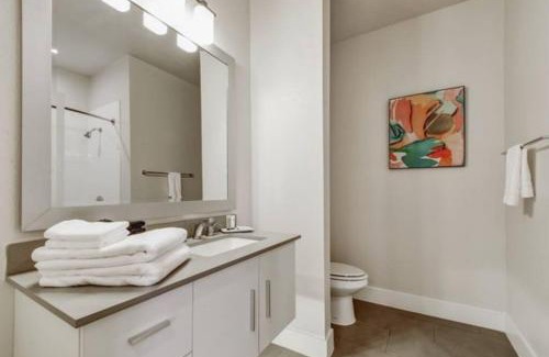 King William Apartment | Luxurious Studio, Work from Home, Wifi, Riverwalk