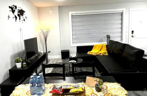 Delta Apartment | Luxurious & Stylish Two Bedroom Suite, Full Kitchen, Close to Vancouver