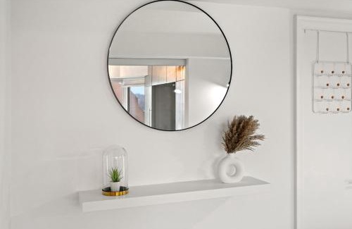 Bloor-Yorkville Apartment | Luxurious Suite in Yorkville