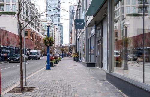 Bloor-Yorkville Apartment | Luxurious Suite in Yorkville