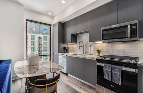 Buckhead Apartment | Luxurious Suite W/King Bed, Stellar Amenities & Free Onsite Parking!