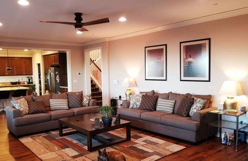 Pittsburg House | Luxurious Sunny 1BedBath,Beautiful hill view from room & bay view from backyard