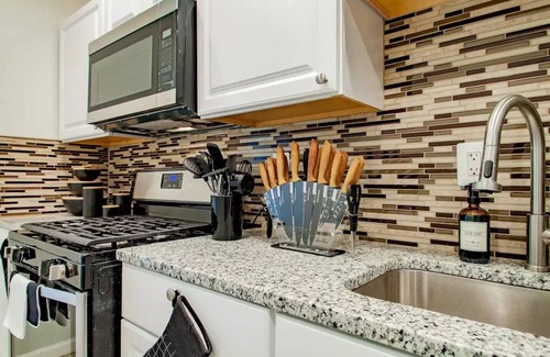 Downtown Baltimore House | Luxurious Three Bedroom in Patterson Park