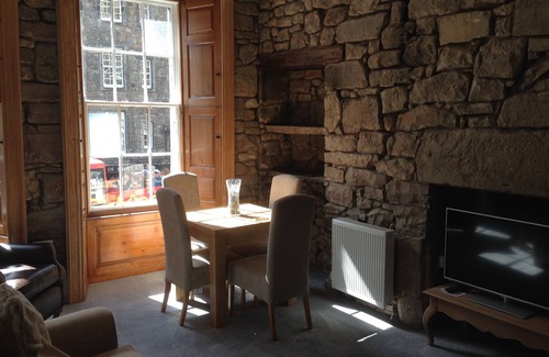 New Town Apartment | Luxurious Top Royal Mile 2 bedroom 2 shower room