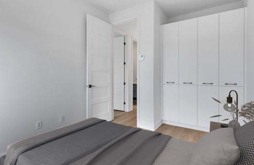 Mirabel House | Luxurious Townhome with Spa
