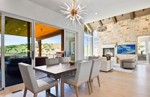 Tuhaye House | Luxurious Tuhaye Home with Modern Interior, Mountain Views
