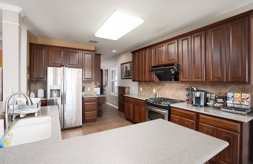 Wetmore House | ★ Luxurious Two-Story Home ★ Near La Cantera/Rim
