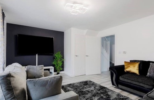Rochester House | Luxurious Ultra Modern Home in Private Estate