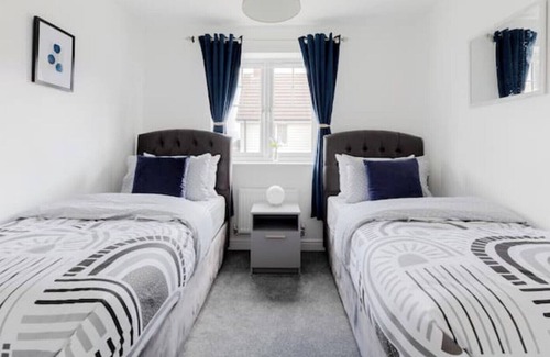 Rochester House | Luxurious Ultra Modern Home in Private Estate