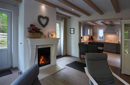 Mandelholz Apartment | Luxurious vacation apartment by the forest, close to hotel, restaurant and spa