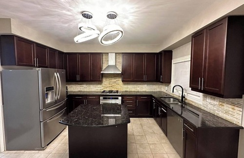 Durham Region Villa | Luxurious Villa: 1 hour to Toronto+3 Living Rooms+4 bedrooms+4 toilets+ Backyard