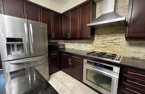 Durham Region Villa | Luxurious Villa: 1 hour to Toronto+3 Living Rooms+4 bedrooms+4 toilets+ Backyard