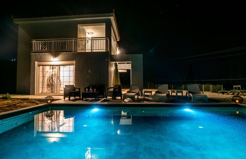 Skala Villa | Luxurious Villa ★Private Pool★Sleeps 6★Sea Views★Free Parking