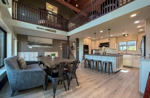 Miller Beach Villa | Luxurious Villa with Hot-tub, Fire Pit and Games in Gary, Indiana