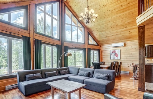 Cheneville Cabin | Luxurious Waterfront Retreat