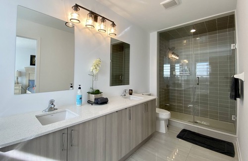 Whitby Apartment | Luxurious Waterfront Residence