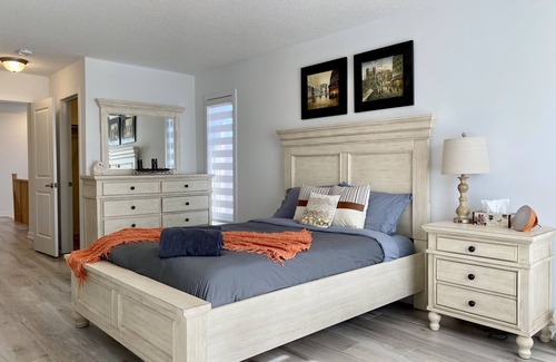 Whitby Apartment | Luxurious Waterfront Residence