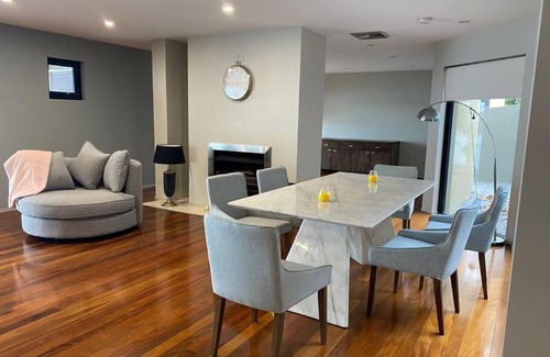 Coal Point House | Luxurious Waterfront with Jetty and Boatshed