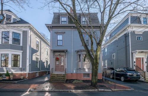 West End House | Luxurious West End Historic Townhome - The Cushman