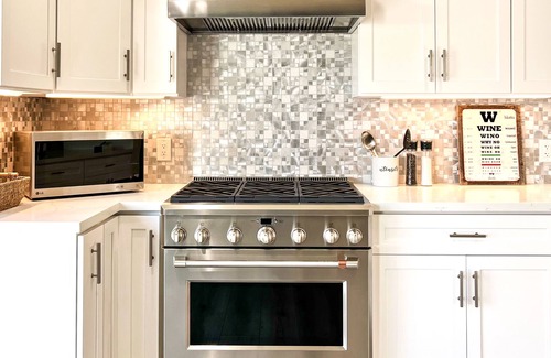 Coombsville House | Luxuriously Renovated Amongst Tranquil Vineyards - Close to Downtown!