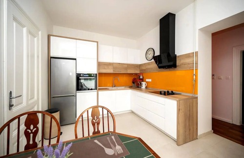 Belso-Ferencvaros Apartment | Luxury 02 Bedroom Apartment in Budapest