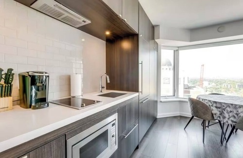 Bloor-Yorkville Condo | Luxury 1+1 bdrm condo in prime posh Yorkville