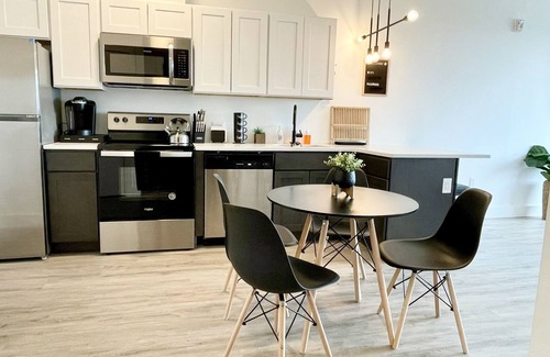 Elizabeth Apartment | Luxury 1 Bdrm King-mins to NYC,EWR, PRU,NJPAC,Dwntwn Newark, MetLife