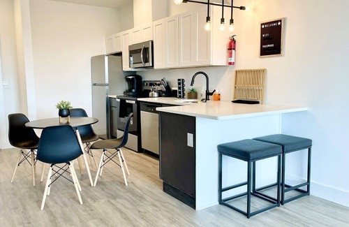 Elizabeth Apartment | Luxury 1 Bdrm King-mins to NYC,EWR, PRU,NJPAC,Dwntwn Newark, MetLife