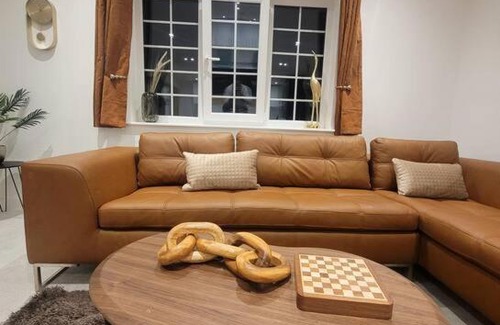 Wainscot House | Luxury 1 Bed Apartment In The Centre Of Rochester