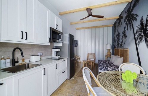 Ocean Park Apartment | Luxury 1 bed Apartment 7. Steps from the beach!