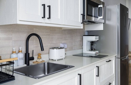 Ocean Park Apartment | Luxury 1 bed Apartment 7. Steps from the beach!