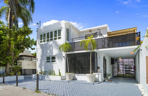 Ocean Park Apartment | Luxury 1 bed Apartment 7. Steps from the beach!