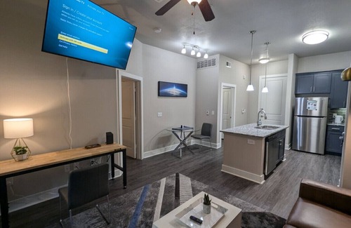 Nassau Bay Apartment | Luxury 1-Bed Apartment near Space Center Houston with gym, resort pool and more
