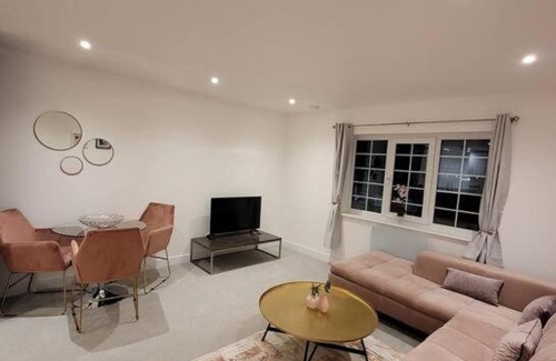 Wainscot House | Luxury 1 Bed Flat In The Heart Of Rochester