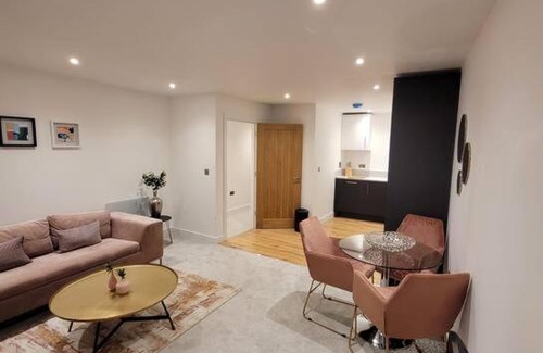 Wainscot House | Luxury 1 Bed Flat In The Heart Of Rochester