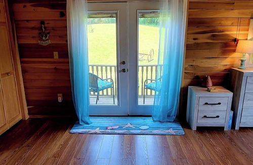 Clear Creek Apartment | Luxury 1-bedroom apartment on a lavender farm