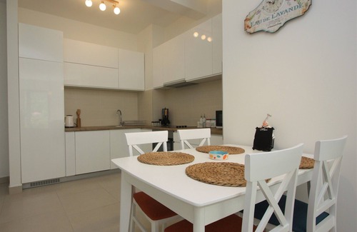 Morinj Apartment | Luxury 1 bedroom apartment with cozy garden