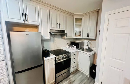 Brampton West House | Luxury 1 Bedroom Basement Apartment with Fireplace & Free Parking minutes to YYZ