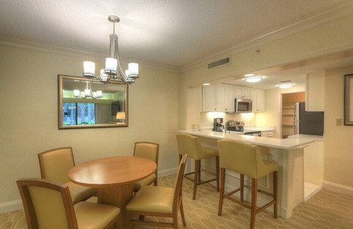 Palm Harbor Condo | Luxury 1 Bedroom Condo in Palm Harbor Florida 2 Miles From Beach Sleeps 4
